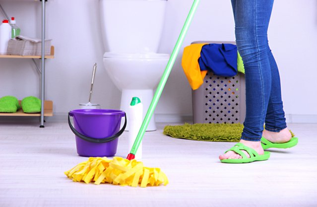 limpieza-bano-piso