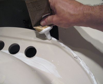 Cómo instalar una pileta o lavabo en el baño