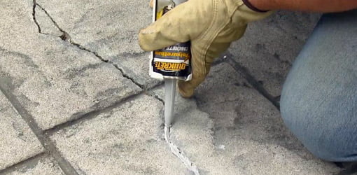 Cómo reparar un piso de concreto resquebrajado