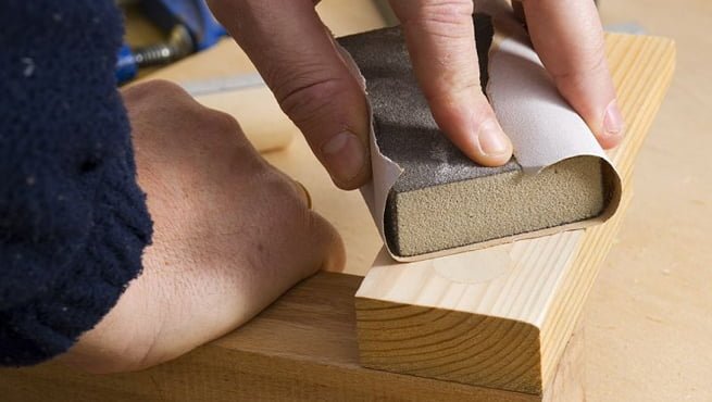Consejos para lijar a mano un mueble de madera - Albañiles