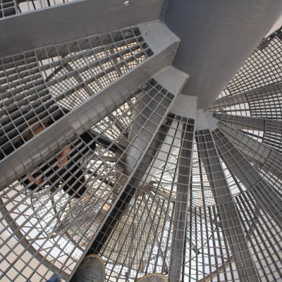 Cómo elegir una escalera metálica para el hogar
