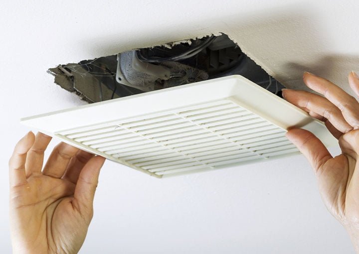 árabe Mar argumento Cómo instalar un extractor de aire en un baño - Albañiles