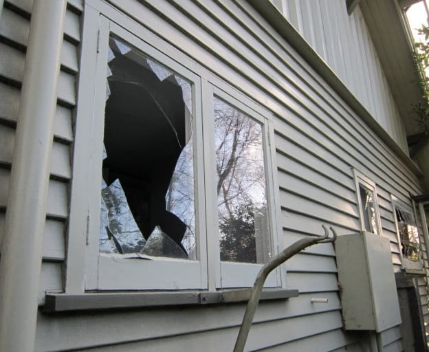 Cómo reemplazar el vidrio de una ventana
