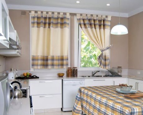 Cómo elegir una cortina adecuada para la cocina