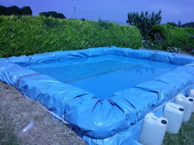 Construcción sustentable: Cómo hacer una piscina con fardos de paja