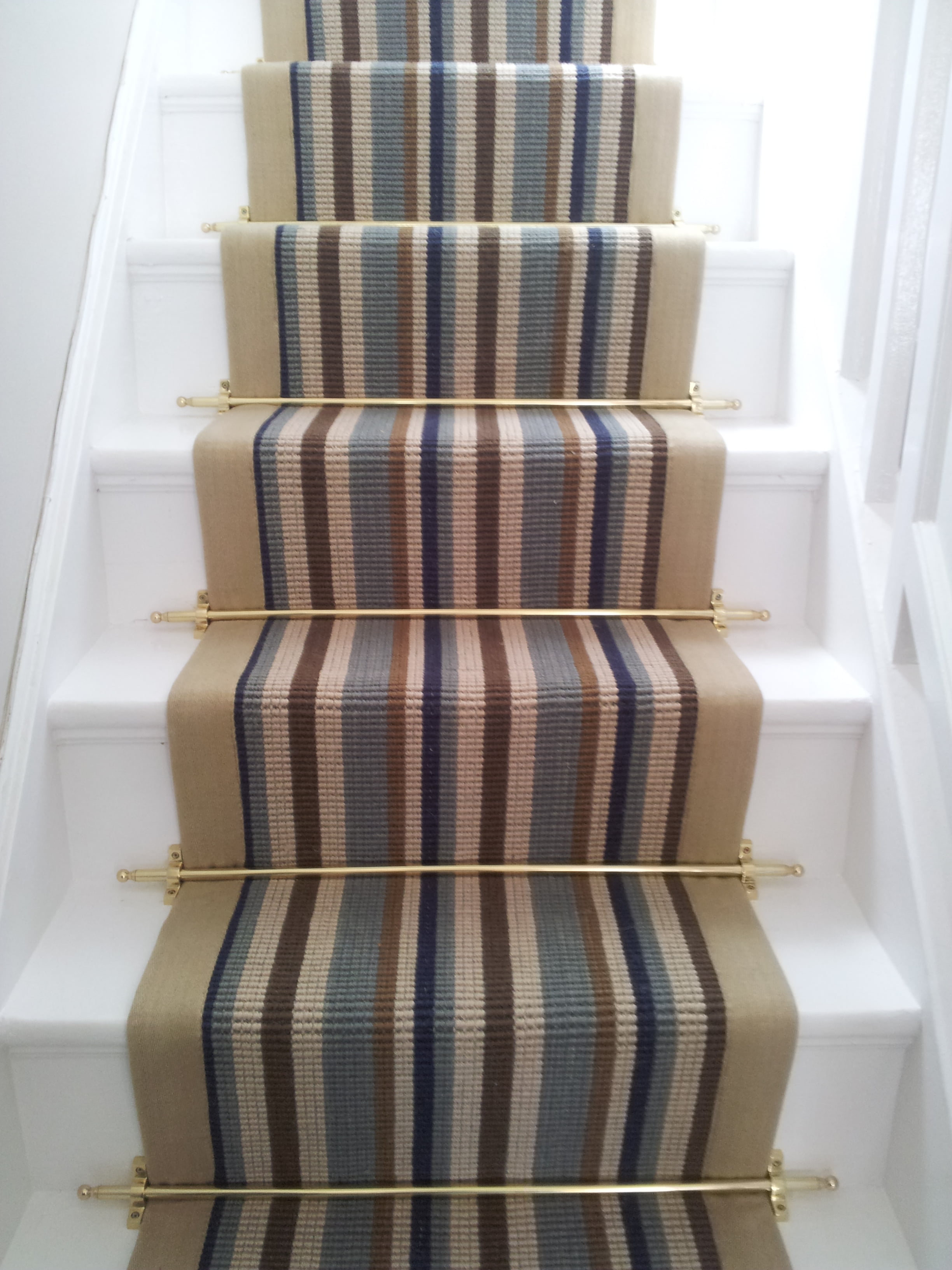 Alfombrado de escaleras: Ventajas y colocación