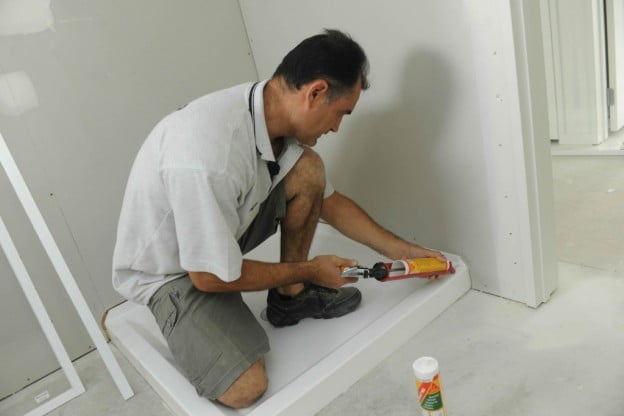Cómo aplicar sellador en aberturas de los artefactos sanitarios