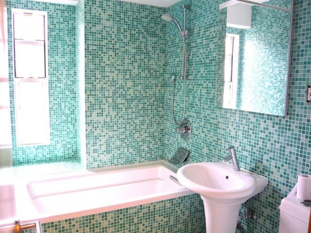 Cómo revestir paredes con mosaico veneciano
