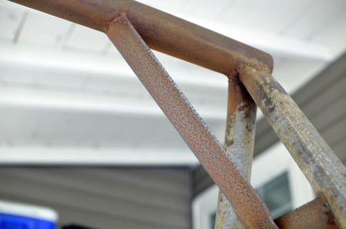 Cómo restaurar piezas de metal antes de pintarlas