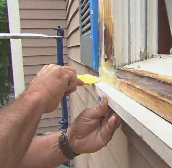 Cómo reparar daños de podredumbre en ventanas de madera