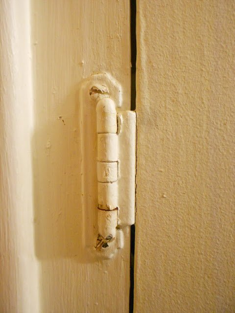 Cómo extraer tornillos de puertas y ventanas antiguas