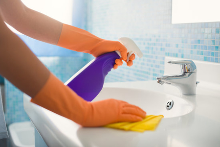 Consejos para facilitar la limpieza de lavamanos y duchas