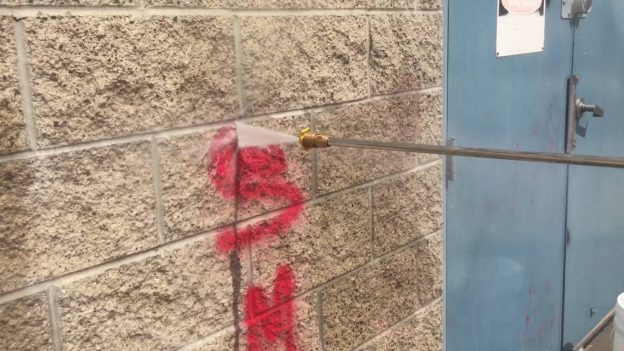 Cómo eliminar pintadas de una pared